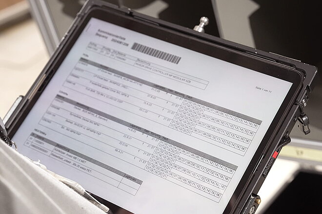 Der Weg zur Papierlosen Produktion dank ERP-System und flexAssistant